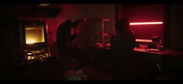 她看见红色手游